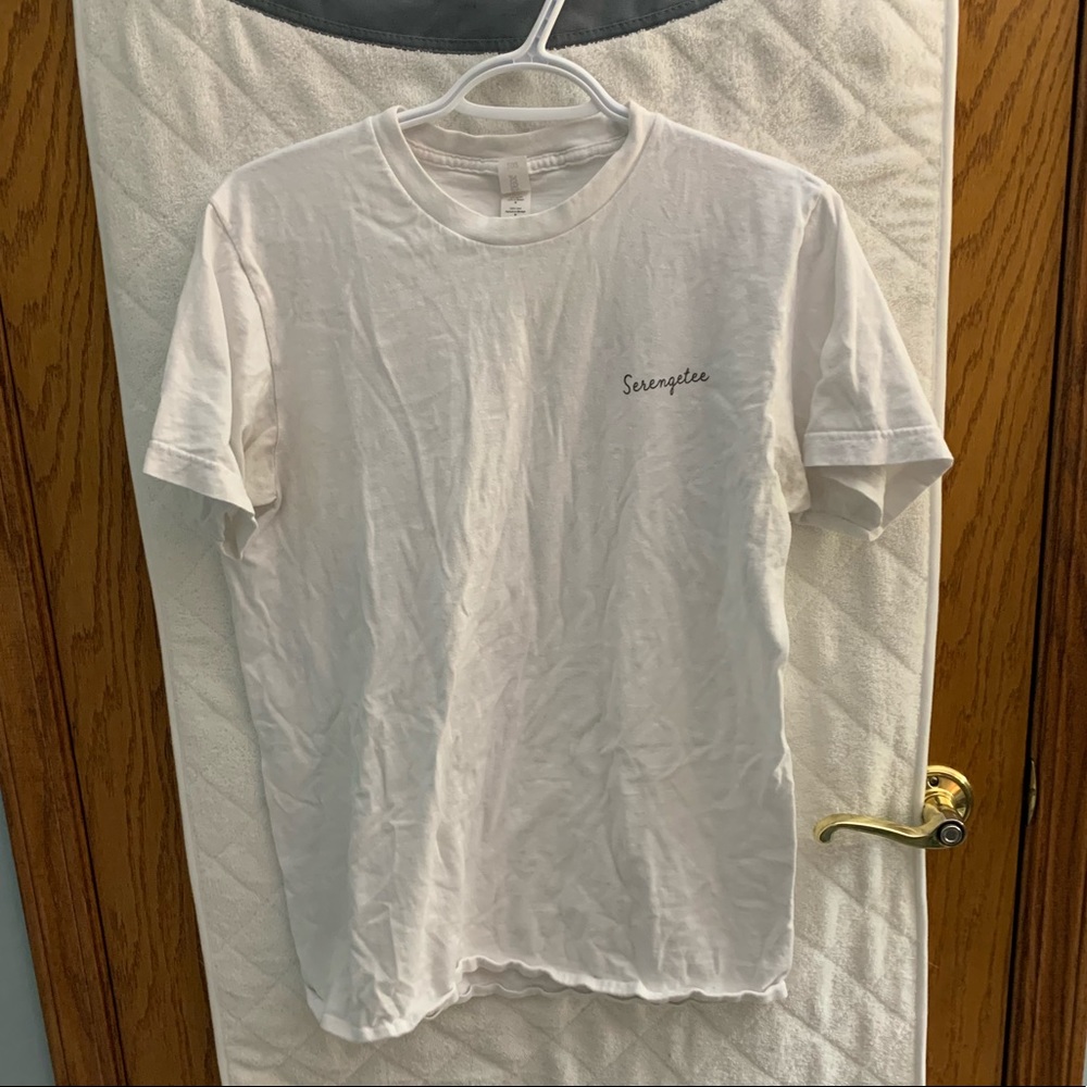 Serengetee white t-shirt “Adventure Awaits”, size Medium